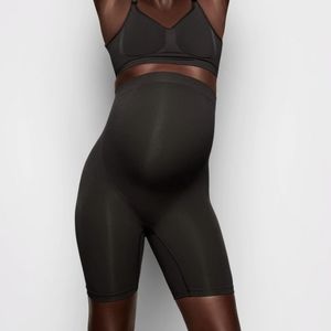 Skims Maternity Sculpting Short Mid Thigh